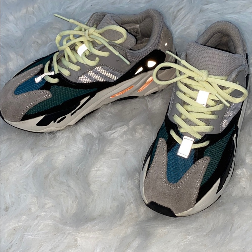 ADIDAS YEEZY BOOST 700